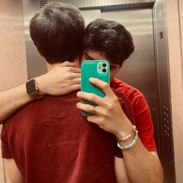 Grupo de namoro gay Online